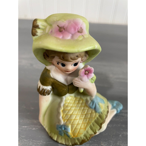 Vintage 4” Porcelain Sitting Girl Figurine Holding Flower Ceramic 3871 - Picture 2 of 8